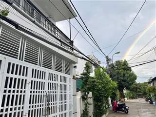 Cần bán gấp căn nhà 3 tầng, hẻm xe ô tô trung tâm phố, gần biển nha trang. giá có thương lượng .