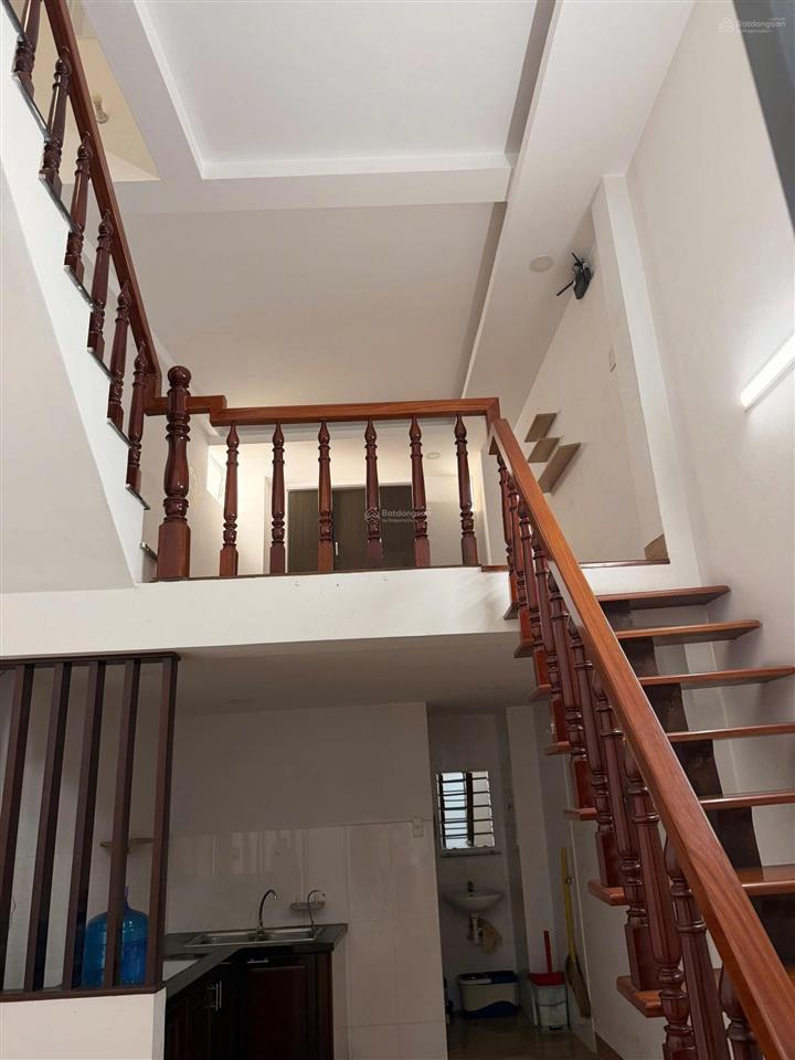 Nhà hẻm 3 tầng, gần biển trung tâm phố nha trang giá chỉ 2 tỷ 4, sổ hồng hoàn công chuẩn.
