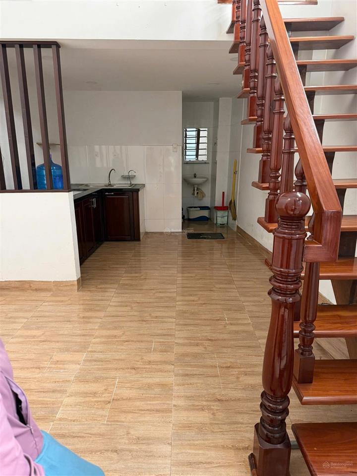 Nhà hẻm 3 tầng, gần biển trung tâm phố nha trang giá chỉ 2 tỷ 4, sổ hồng hoàn công chuẩn.