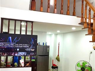 Nhà hẻm 3 tầng, gần biển trung tâm phố nha trang giá chỉ 2 tỷ 4, sổ hồng hoàn công chuẩn.