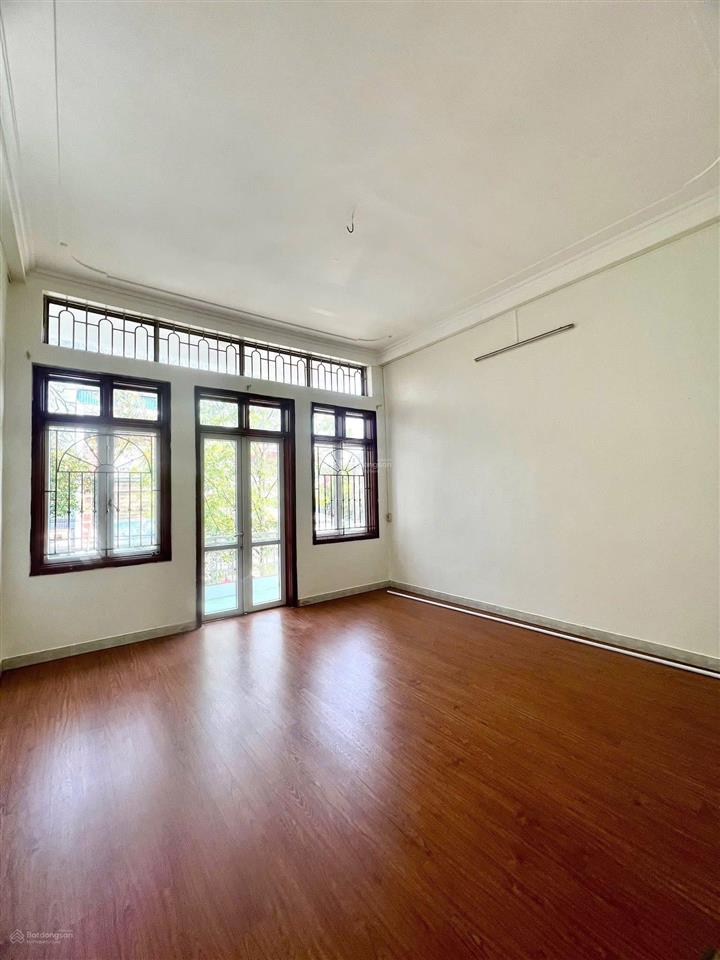 Bán nhà lê quý đôn 60m2  6 ngủ  vf3 đỗ cổng  30m ra phố  ở hay cho thuê đều tốt ngõ thông rộng