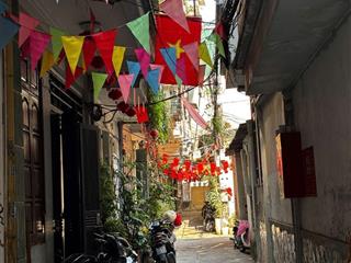 Bán nhà trần khát chân 55m2  3 tầng  ngõ thông  ba gác đỗ cửa  giá chưa đến 130tr/m2