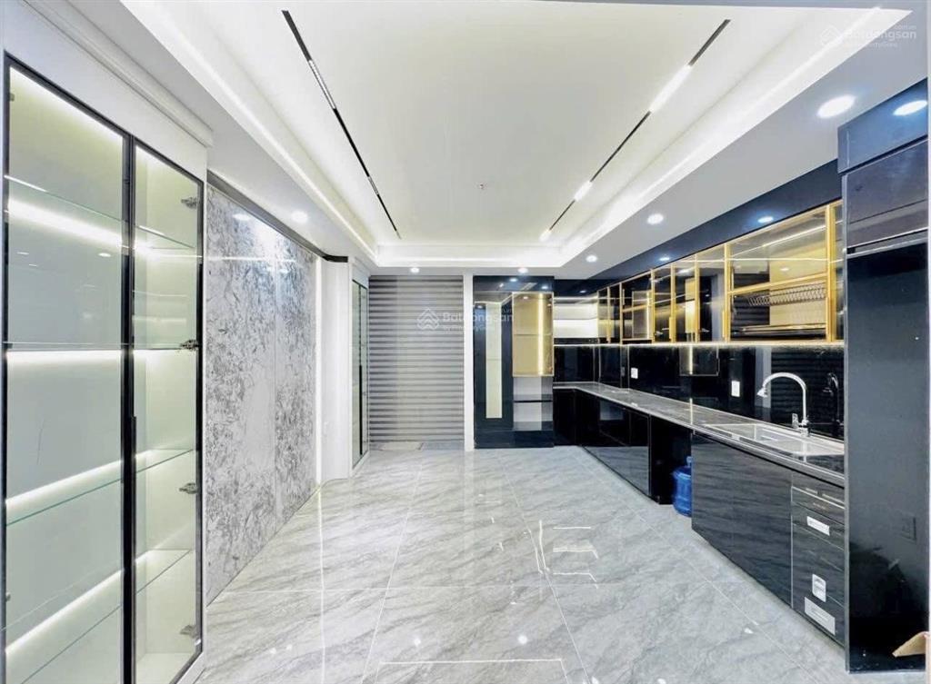 Bán nhà trần khát chân nhà mới thang máy 35m 6 tầng  vf3 đỗ cửa ngõ thông gần trường chợ bv