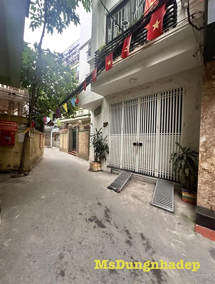 Bán nhà trần khát chân nhà mới thang máy 35m 6 tầng  vf3 đỗ cửa ngõ thông gần trường chợ bv