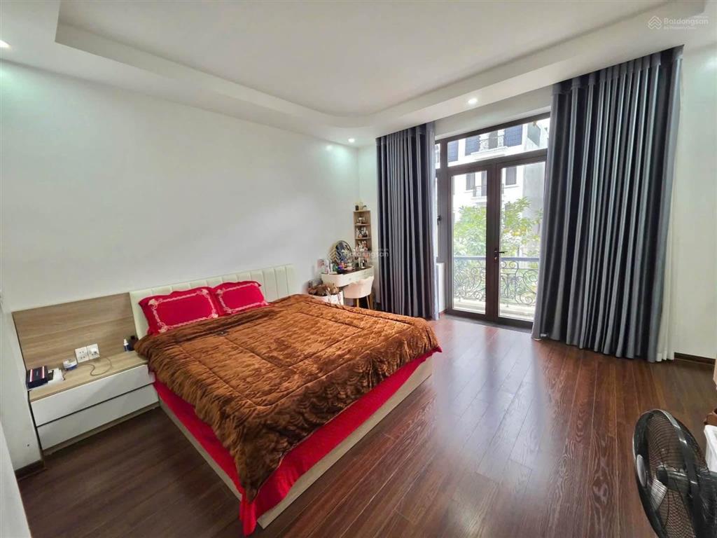 Bán nhà trần khát chân 45m2  5 tầng  ngõ thông  giá bằng căn chung cư 3 ngủ