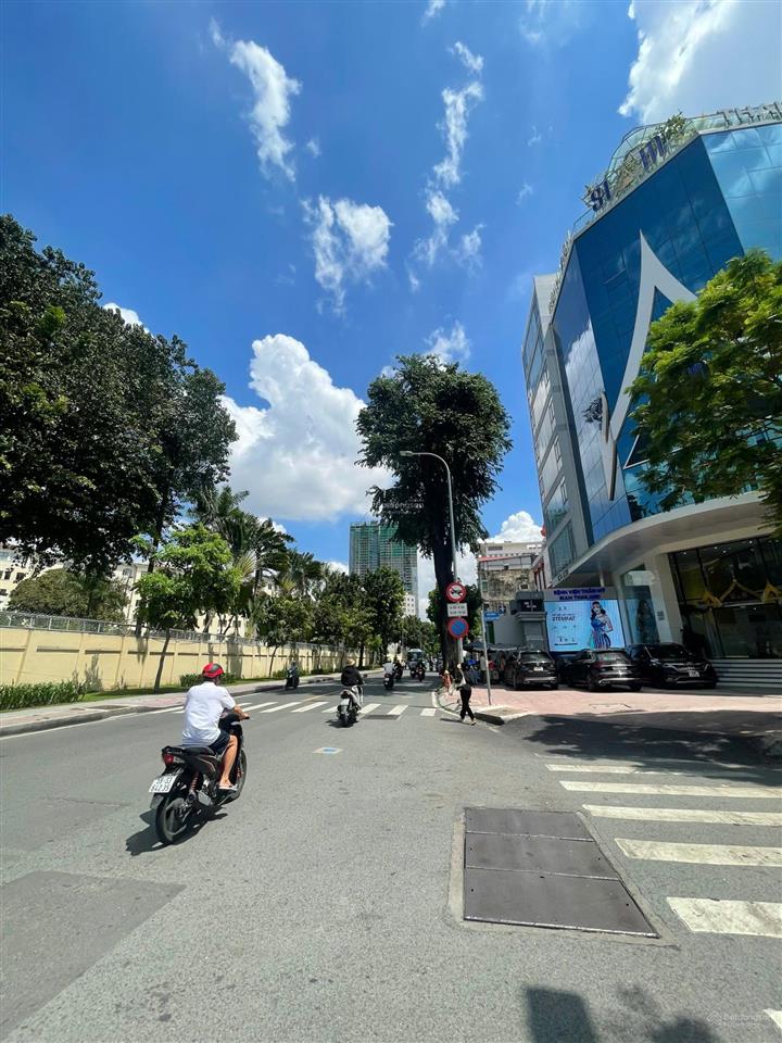 Tòa building 2 mt nguyễn trãi + nguyễn cảnh chân, q1 15x30m 2 hầm 10 tầng  hđt 12 tỷ/năm 400 tỷ