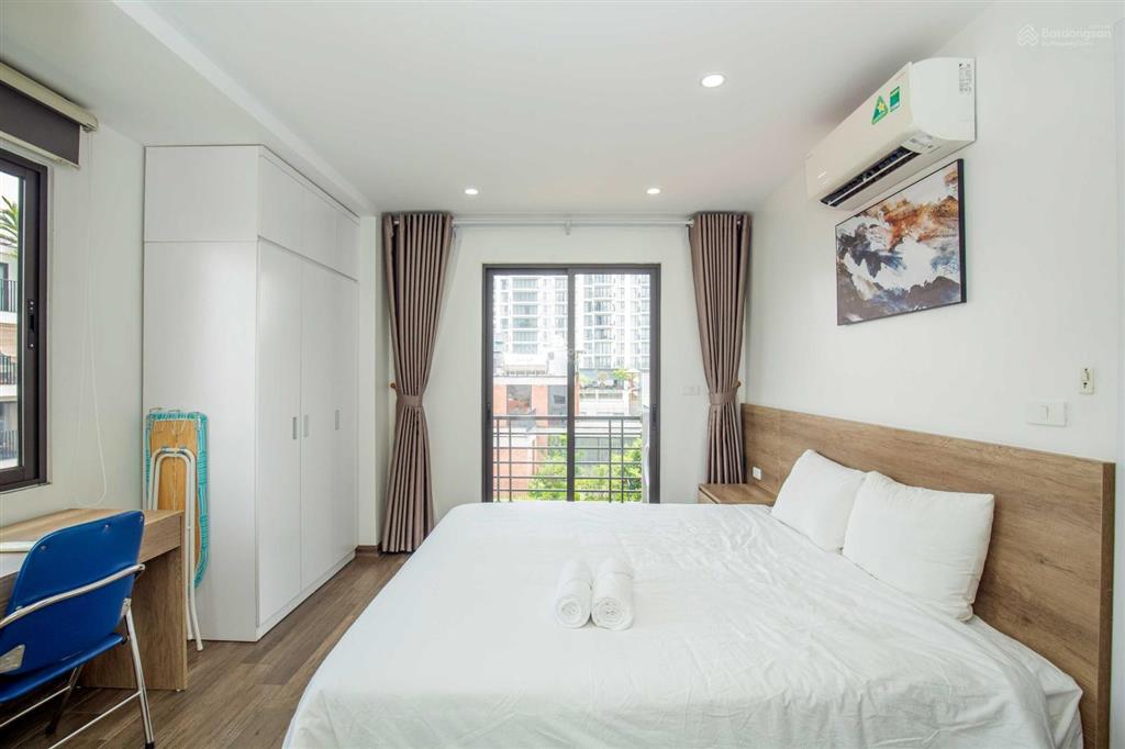 Cho thuê căn hộ 1 phòng ngủ đầy đủ đồ, tầng cao view thoáng, ngõ ô tô yên tĩnh, quảng an, tây hồ