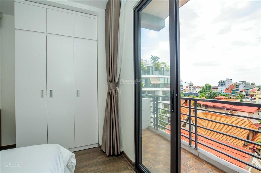 Cho thuê căn hộ 1 phòng ngủ đầy đủ đồ, tầng cao view thoáng, ngõ ô tô yên tĩnh, quảng an, tây hồ