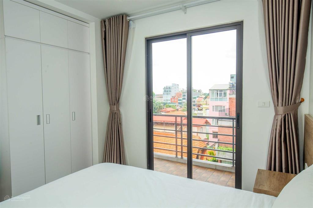Cho thuê căn hộ 1 phòng ngủ đầy đủ đồ, tầng cao view thoáng, ngõ ô tô yên tĩnh, quảng an, tây hồ