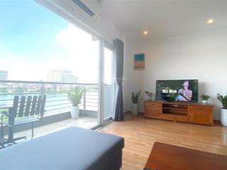 Cho thuê căn hộ 2 phòng ngủ view hồ cực thoáng đẹp, đầy đủ đồ, đường ô tô