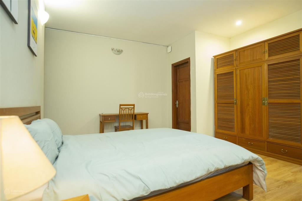 Cho thuê căn hộ 2 phòng ngủ view hồ cực thoáng đẹp, đầy đủ đồ, đường oto.