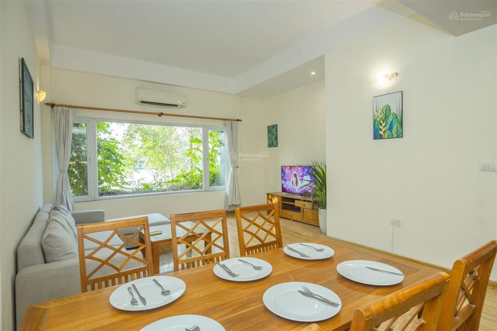 Cho thuê căn hộ 2 phòng ngủ view hồ cực thoáng đẹp, đầy đủ đồ, đường oto.