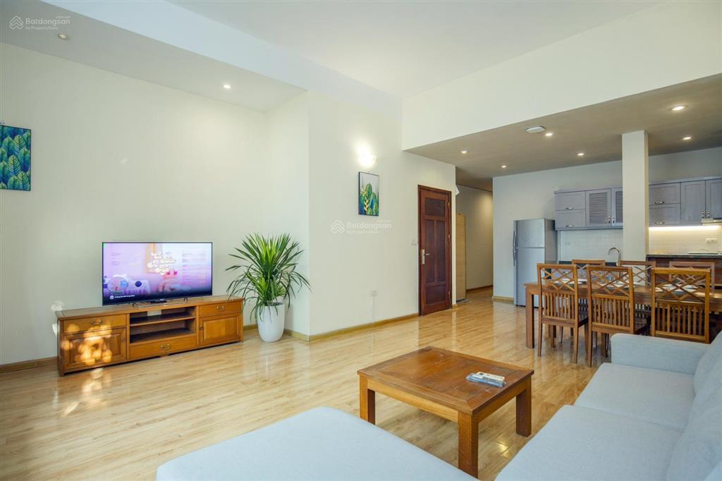 Cho thuê căn hộ 2 phòng ngủ view hồ cực thoáng đẹp, đầy đủ đồ, đường oto.