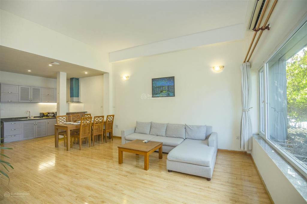 Cho thuê căn hộ 2 phòng ngủ view hồ cực thoáng đẹp, đầy đủ đồ, đường oto.