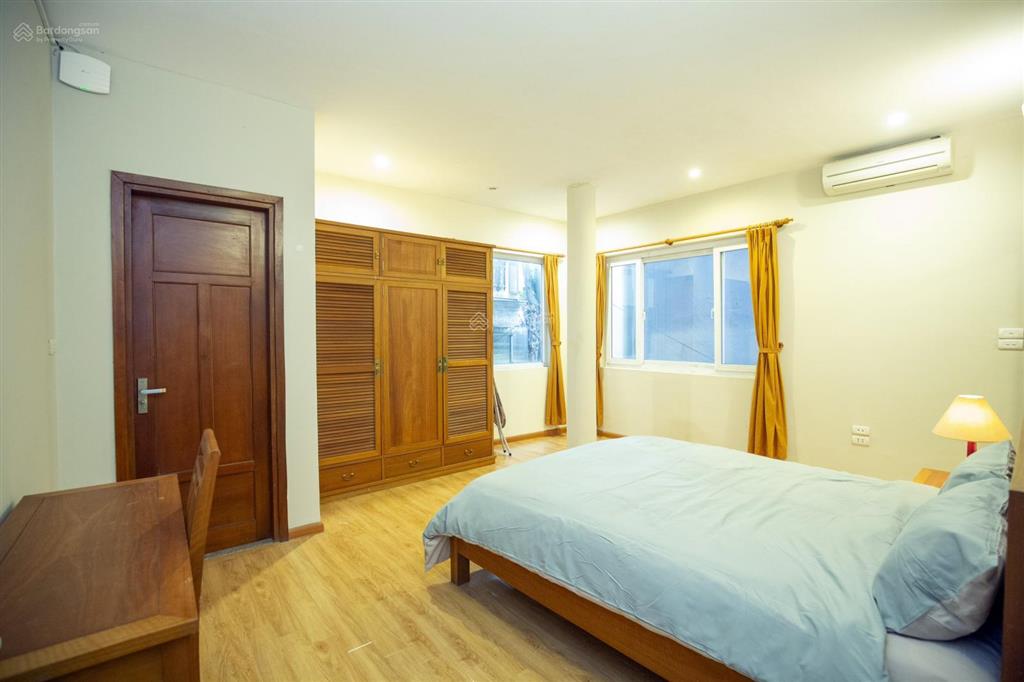 Cho thuê căn hộ 2 phòng ngủ view hồ cực thoáng đẹp, đầy đủ đồ, đường oto.