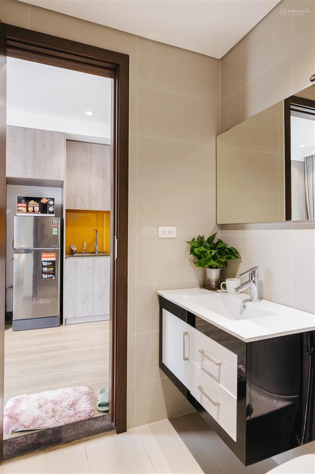 Studio ấm cúng, đầy đủ nội thất, có ban công gần chợ, gần hồ tây.