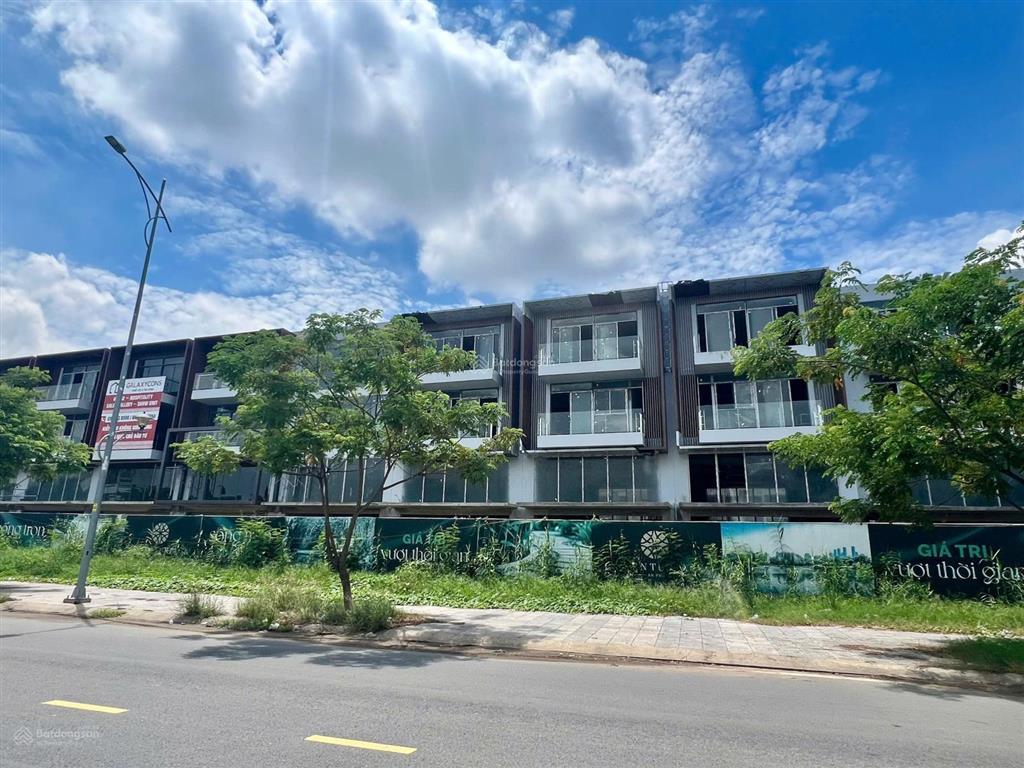 Cho thuê mặt tiền shophouse đường song hành senturia an phú,  0938 572 ***