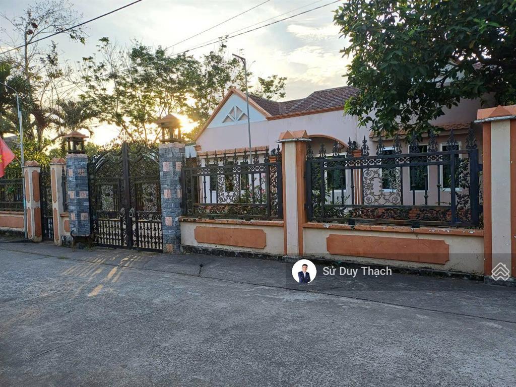 Giãm sâu 2 tỷ cho lô đất 853m2 2 mặt tiền, tặng kèm nhà biệt thự mái thái! đất sân bay long thành