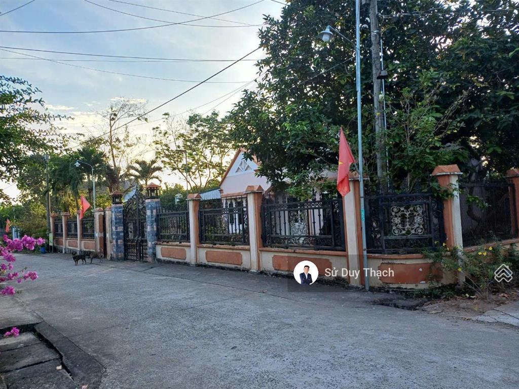 Giãm sâu 2 tỷ cho lô đất 853m2 2 mặt tiền, tặng kèm nhà biệt thự mái thái! đất sân bay long thành