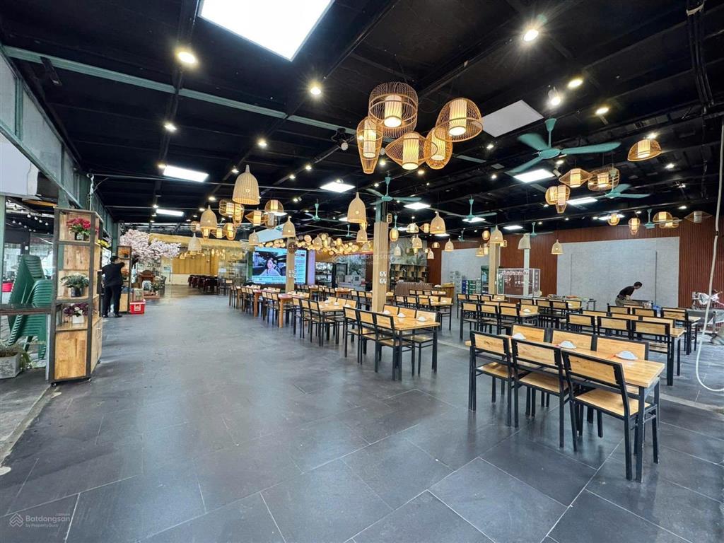 Cho thuê mbkd mặt tiền 10m mặt phố phạm văn đồng dt 350m2 vị trí đắc địa dễ nhận diện thương hiệu