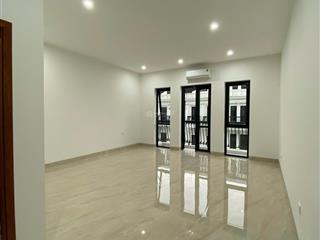 Cho thuê căn sh 2 mặt tiền vị trí đẹp, hoàn thiện full thang máy, điều hoà, vệ sinh