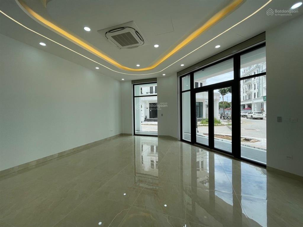 Cho thuê căn góc hoàn thiện full thang máy, điều hoà làm văn phòng