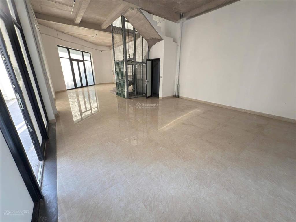Cho thuê căn góc 310m² đường rộng ở dự án louis hoàng mai mặt đường tân mai