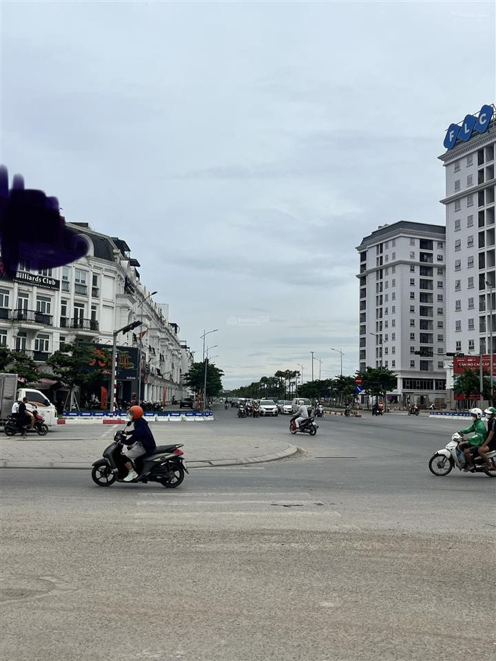 Giá sốc cần bán gấp sh vị trí đẹp nhất mặt đường lê giản giao cắt đường 70.  em ngay 0961 730 ***