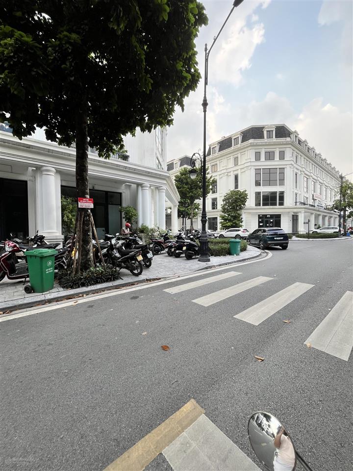 Nhỉnh 27 tỷ sở hữu liền kề hướng tây nhìn sang biệt thự  em hưng 0961 730 ***