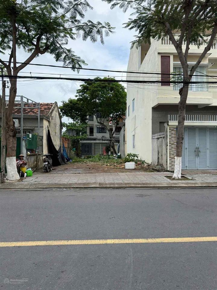 Bán lô đất ngang đẹp 2 mặt tiền đường dương hiến quyên nha trang cách biển 100m phù hợp toà căn hộ