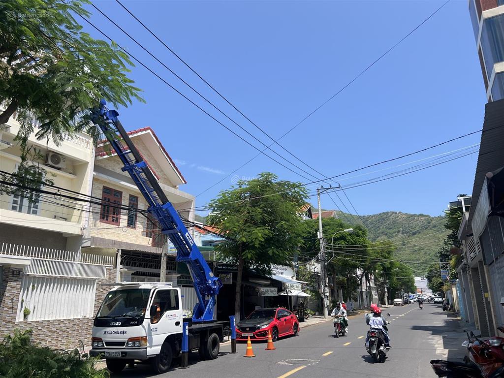 Bán lô đất ngang đẹp 2 mặt tiền đường dương hiến quyên nha trang cách biển 100m phù hợp toà căn hộ