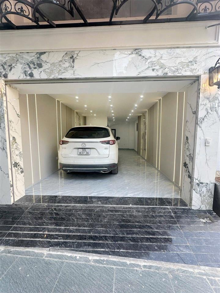 Bán nhà mới tinh  đối diện aeon mall long biên, ô tô, thang máy. giá chỉ 11,9 tỷ