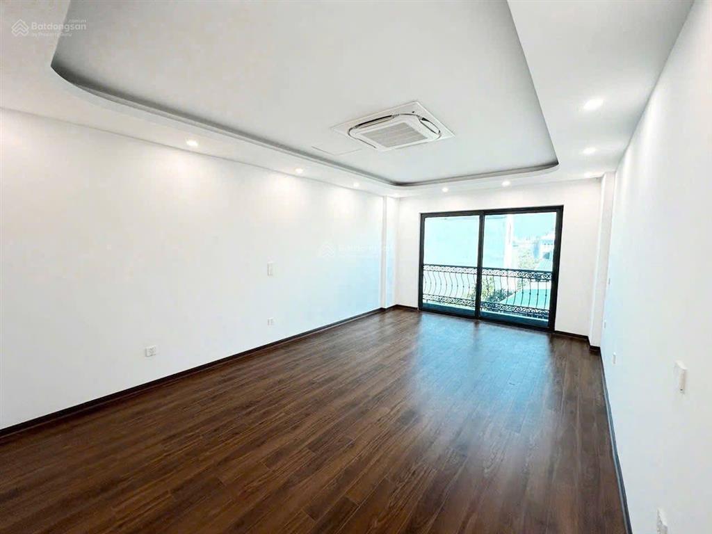 Bán nhà mới tinh  đối diện aeon mall long biên, ô tô, thang máy. giá chỉ 11,9 tỷ