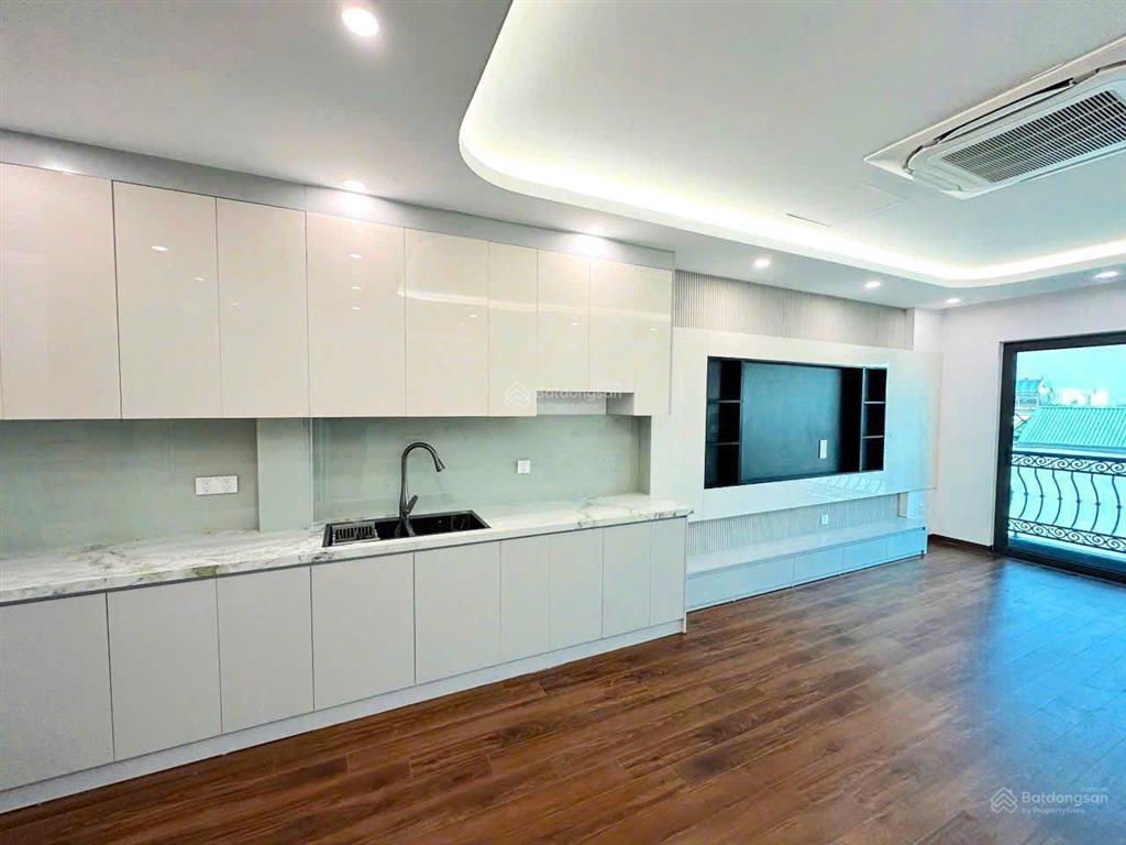 Bán nhà mới tinh  đối diện aeon mall long biên, ô tô, thang máy. giá chỉ 11,9 tỷ