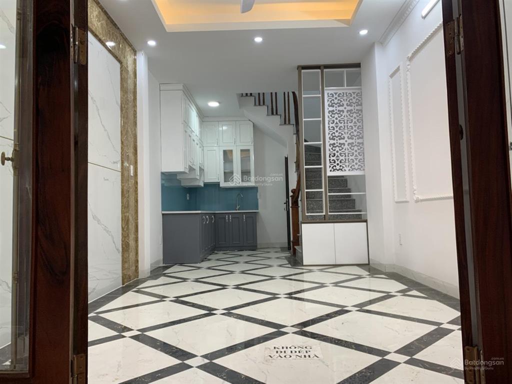 Bán nhà mới tinh  cự khối, long biên  giá hời đón tết