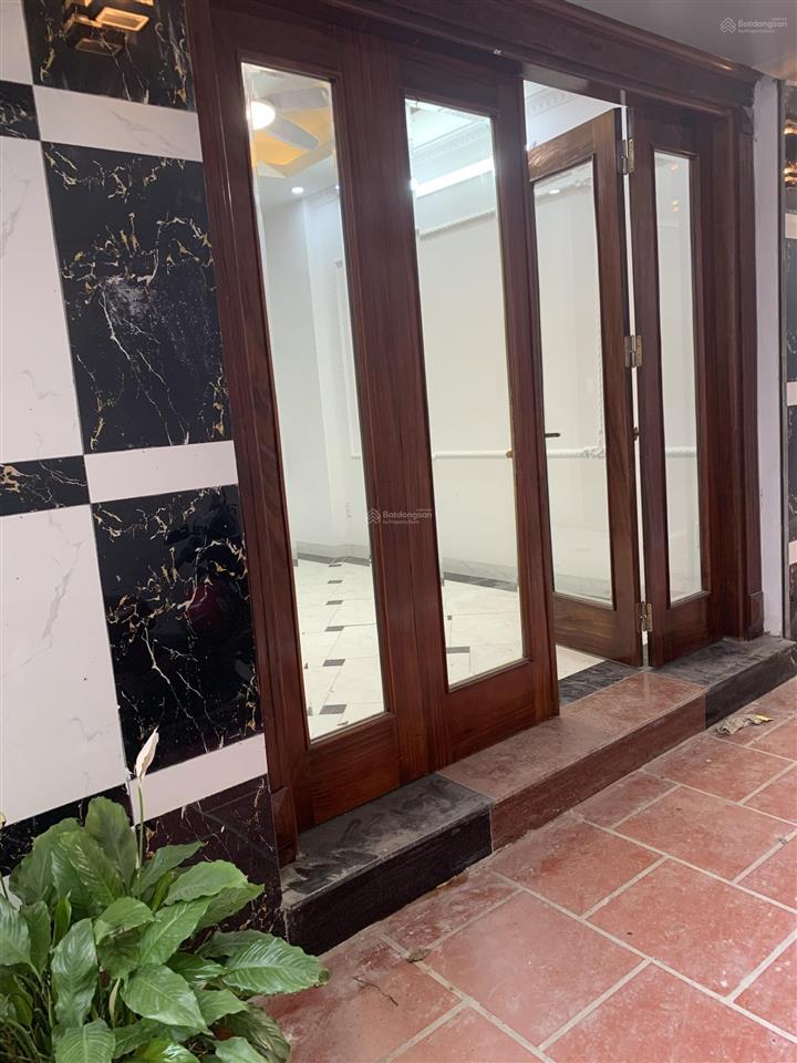 Bán nhà mới tinh  cự khối, long biên  giá hời đón tết
