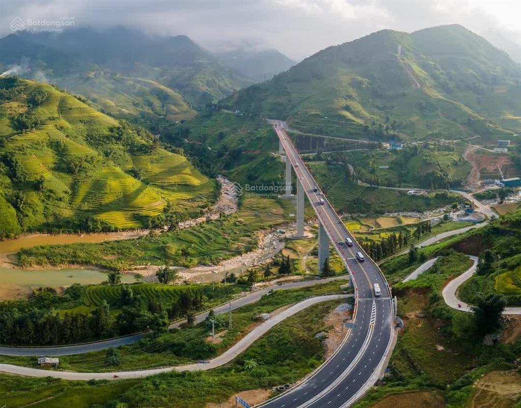 Chúng tôi cần bán mảnh đất công nghiệp 1800m2 sổ đỏ kèm 1000m2 lưu không phường vinh hưng 7.5 tỷ