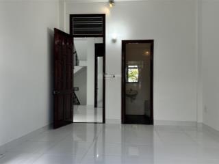 Chủ cần bán nhà 3 tầng mt nguyễn hữu thọ. giá 13.8 tỷ, 5m nở hậu 7m = 100m2. hướng đông