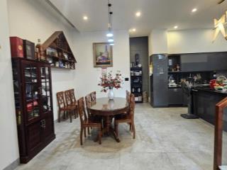 Cần bán nhà rất đẹp 3 tầng kiệt ô tô thông 4m 2/9 7.32 x 15 = 108m. giá 9.9 tỷ hướng nam