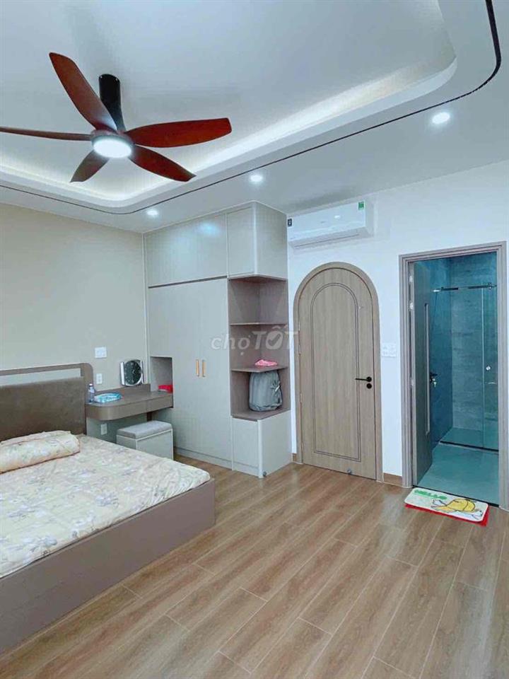 Bán căn nhà mặt tiền đường KDC 13E, phong phú, 5*20 1 trệt 2 lầu ST