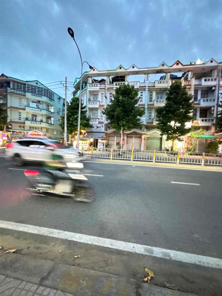 Cho thuê mặt bằng tầng trệt Tạ Quang Bửu 4*20 20trieu
