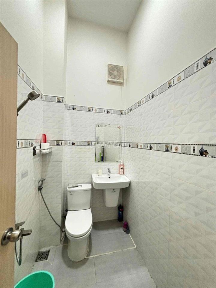 Bán nhà Phan Văn Khoẻ Q6 4*15 1 trệt 2 lầu Hoàn công đủ sổ hồng riêng