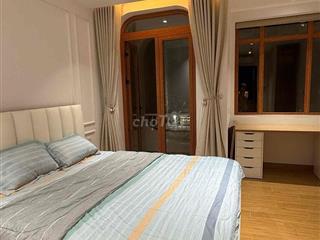 Cho nữ thuê phòng mới full nội thất đẹp co ban công ở ngay 5tr500