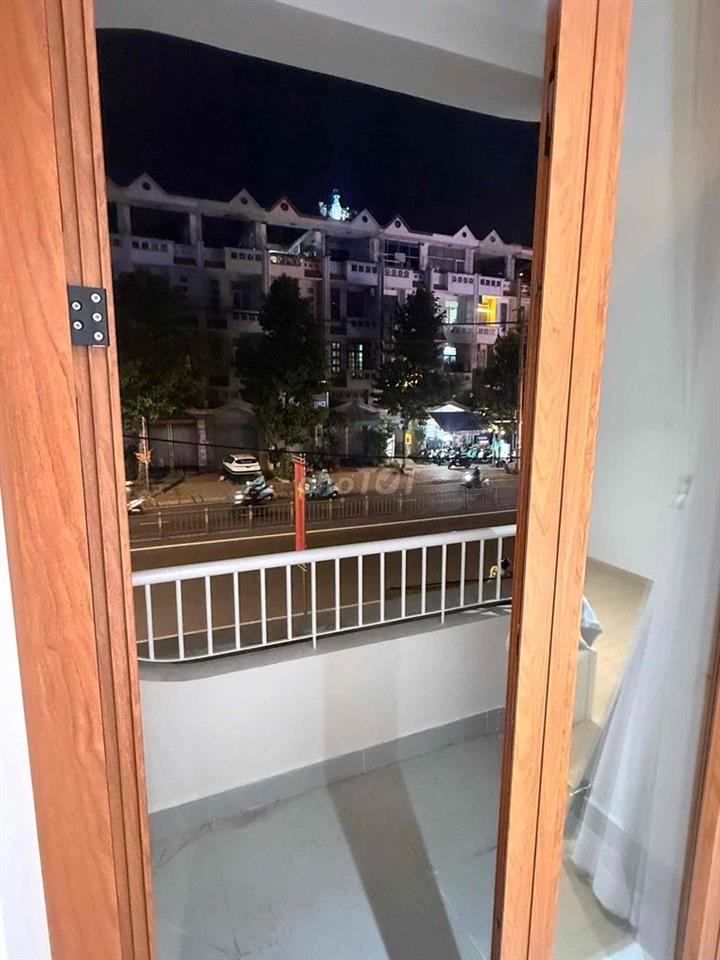 Cho nữ thuê phòng mới full nội thất đẹp co ban công ở ngay 5tr500