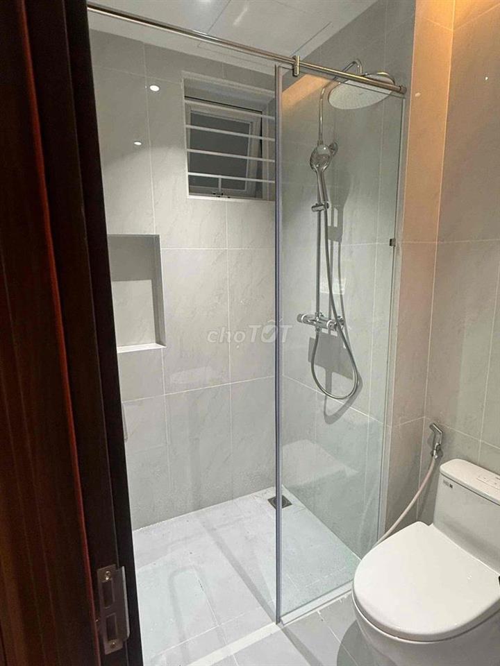 Cho nữ thuê phòng mới full nội thất đẹp co ban công ở ngay 5tr500