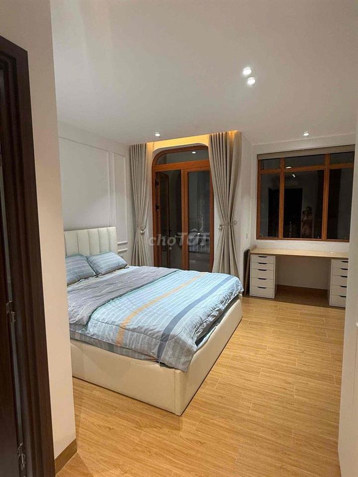 Cho nữ thuê phòng mới full nội thất đẹp co ban công ở ngay 5tr500