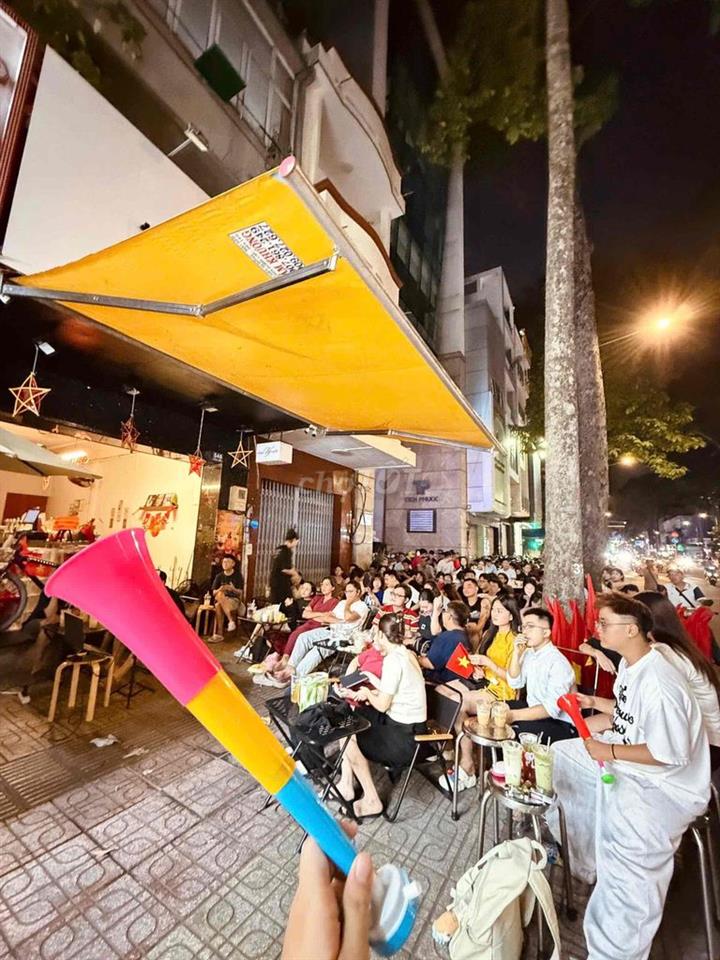 Cần sang quán cafe Q5 đường Trần Hưng Đạo 4m*20m có lượng khách đông