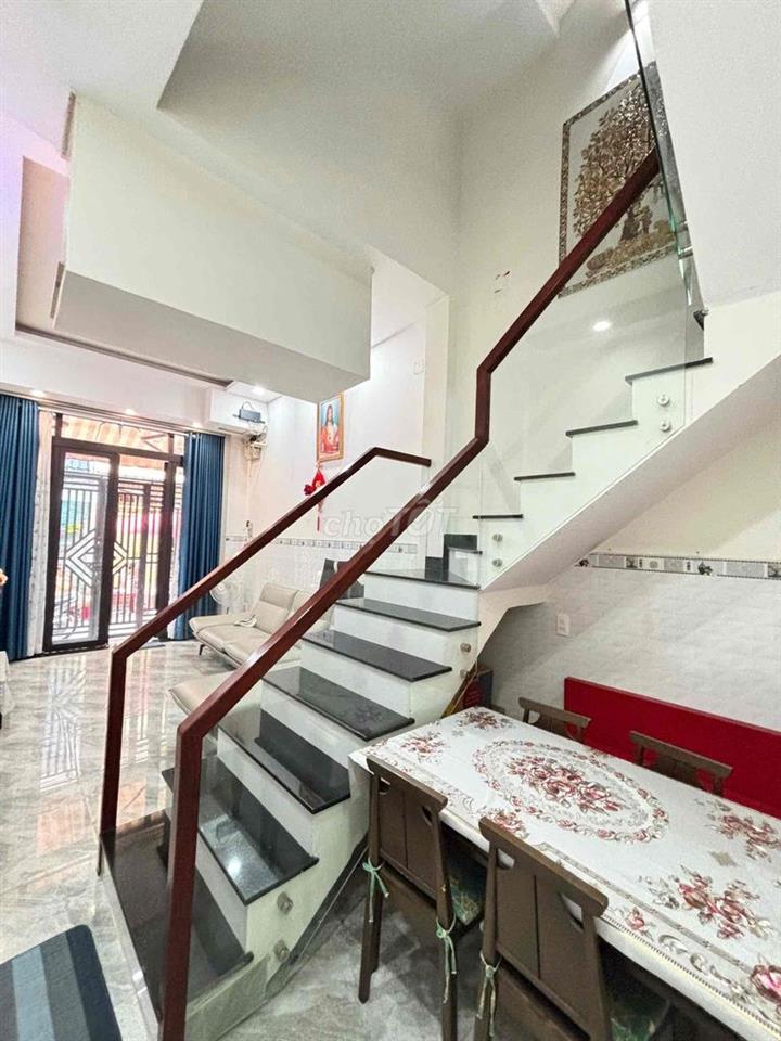 Cho thuê nhà nguyên căn Q6 1tret 2 lầu 4pn full nội thất 15tr