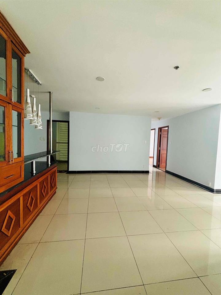 Cho thuê căn hộ Giai Việt Q8 115m2 2pn ở liền view đẹp mát mẻ