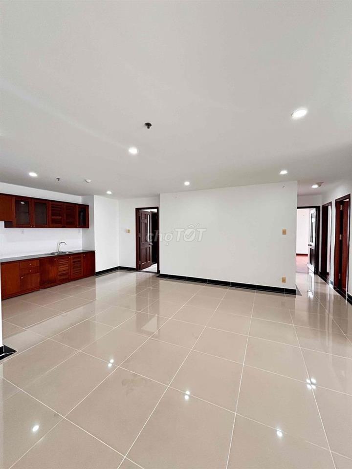 Bán căn hộ Giai Việt 150m2 3pn 3wc sổ hồng chỉ 6ty